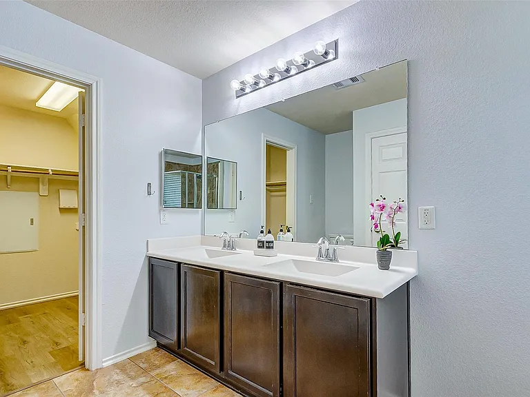 6451 Calgary Woods Ln — Photo 41