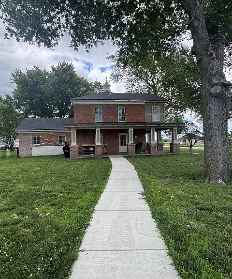 611 Hickory St — Photo 1