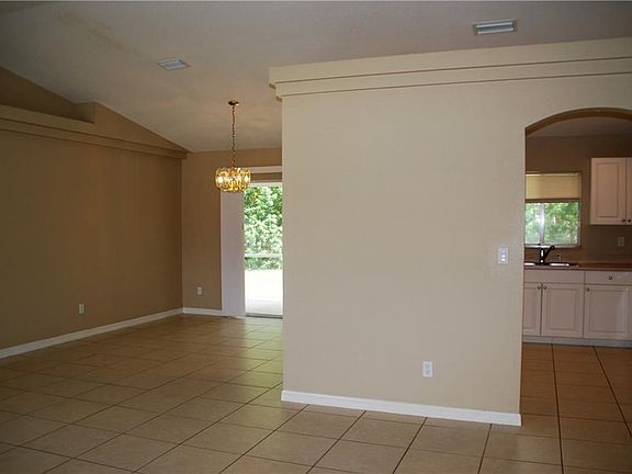 3rd image of 114 SW Thornhill Dr