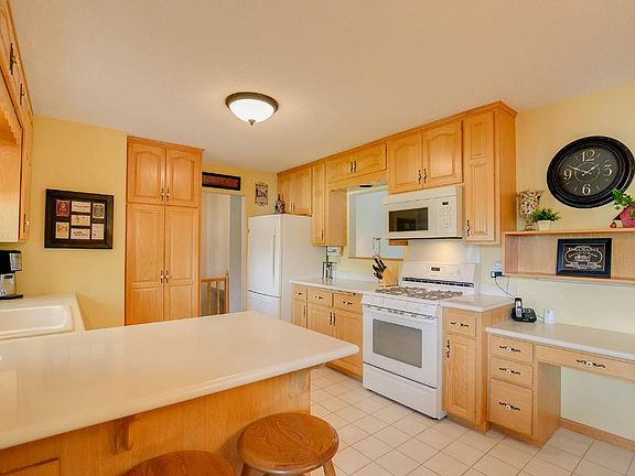 5th image of 6118 Noble Ave N