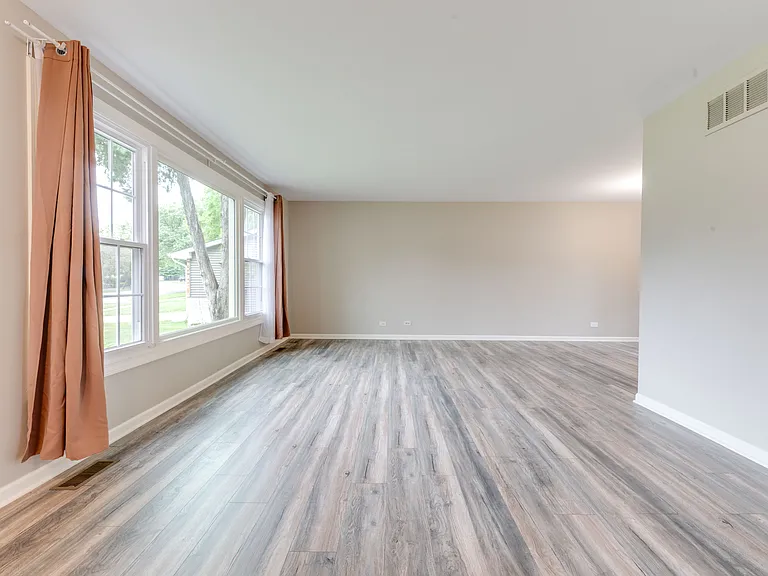 5S735 Park Meadow Dr — Photo 9