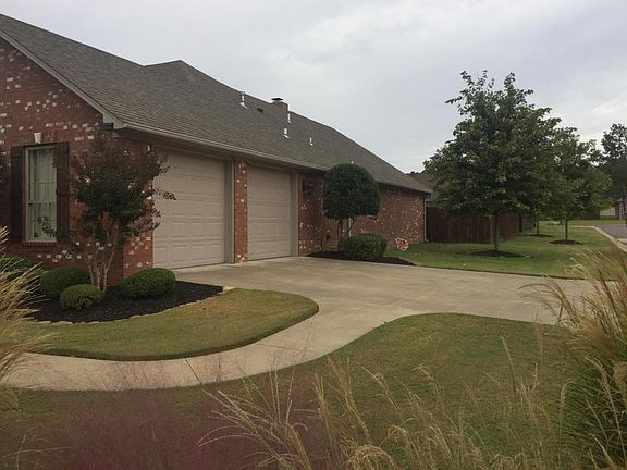 3rd image of 215 Sagewood Ln