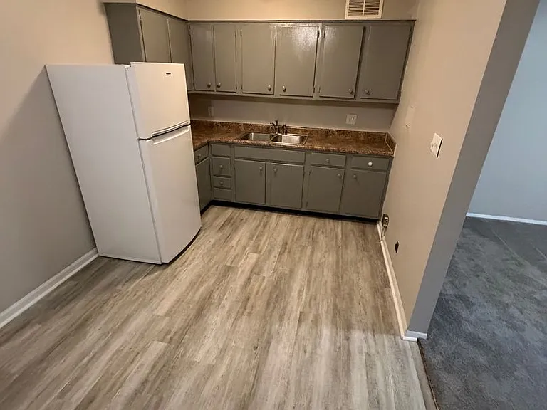 Naveen Pine Apartments — Photo 4