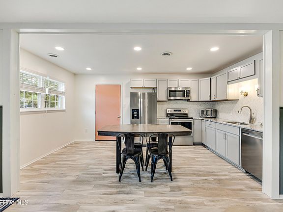 4th image of 139 NE 18th Street