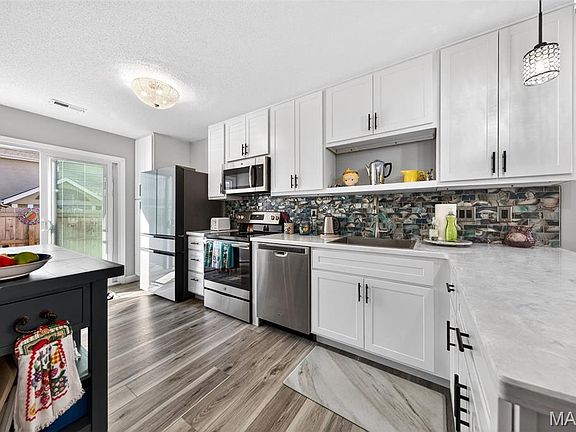 3rd image of 1321 Forest Creek Dr #3