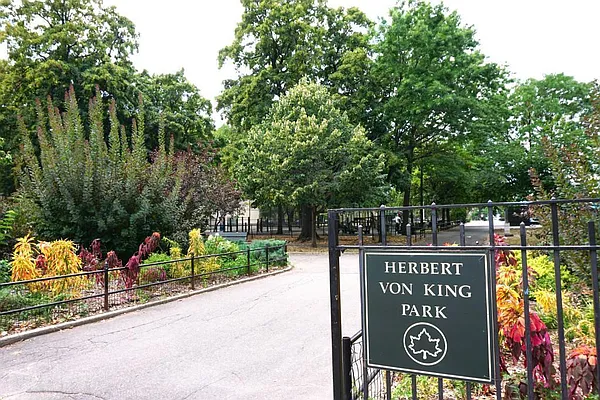 Rented by Mdrn Residential | media 69