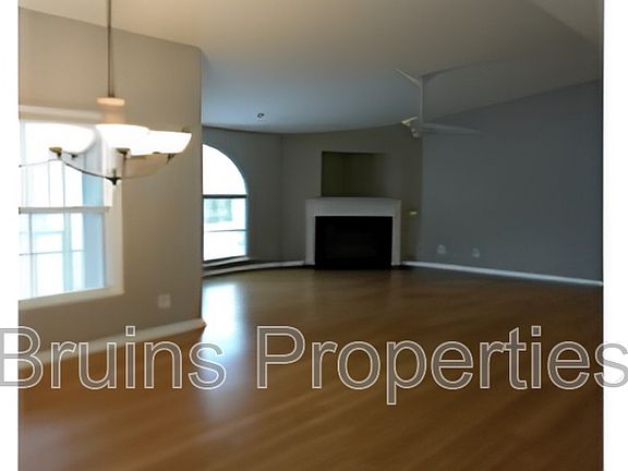 2nd image of 6118 Hedgecock Cir APT 3B