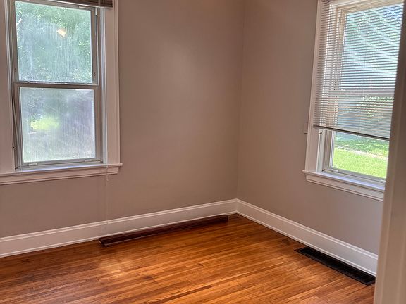4th image of 2834 Minot Ave #1