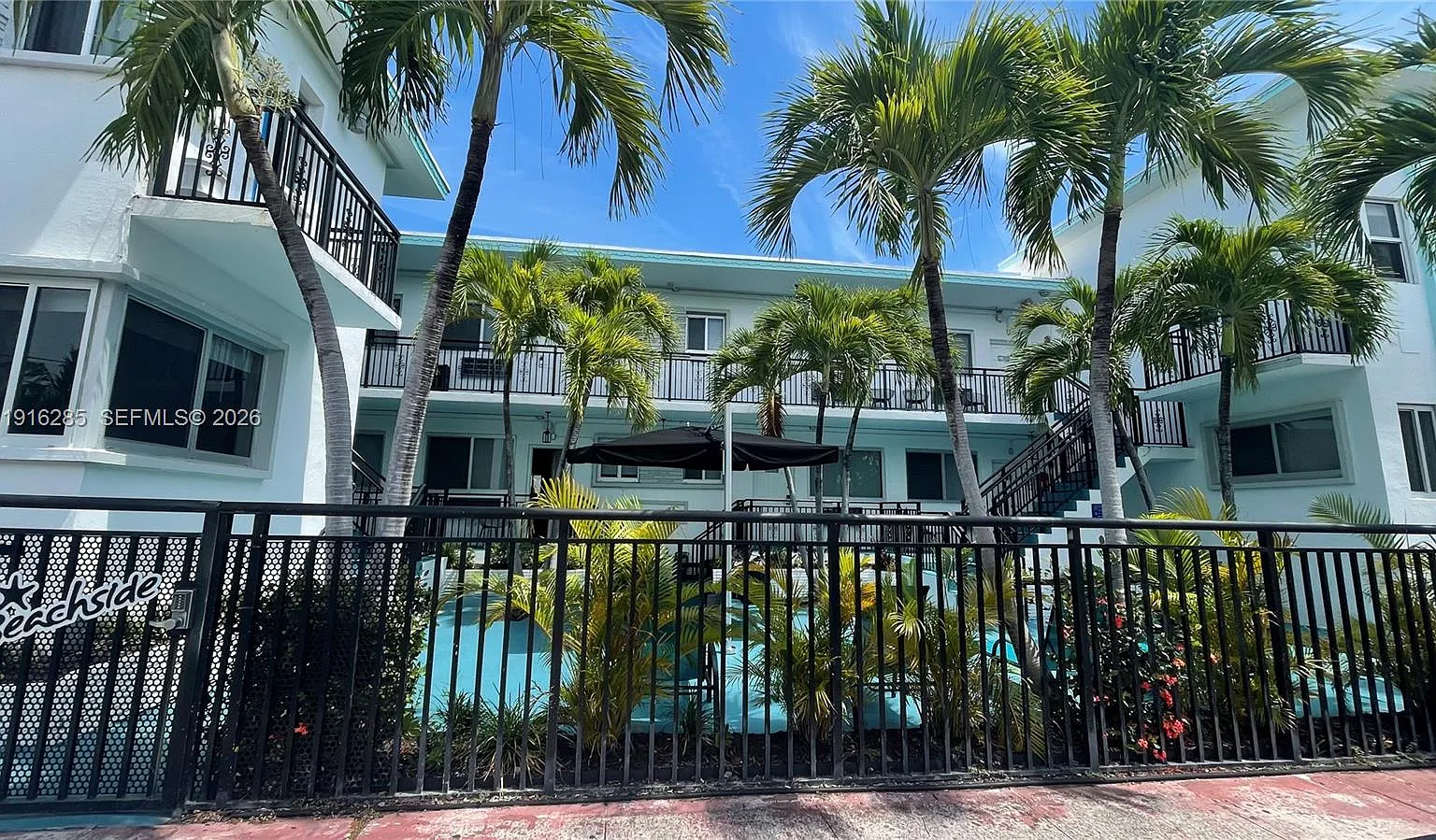 Beachside — Photo 1