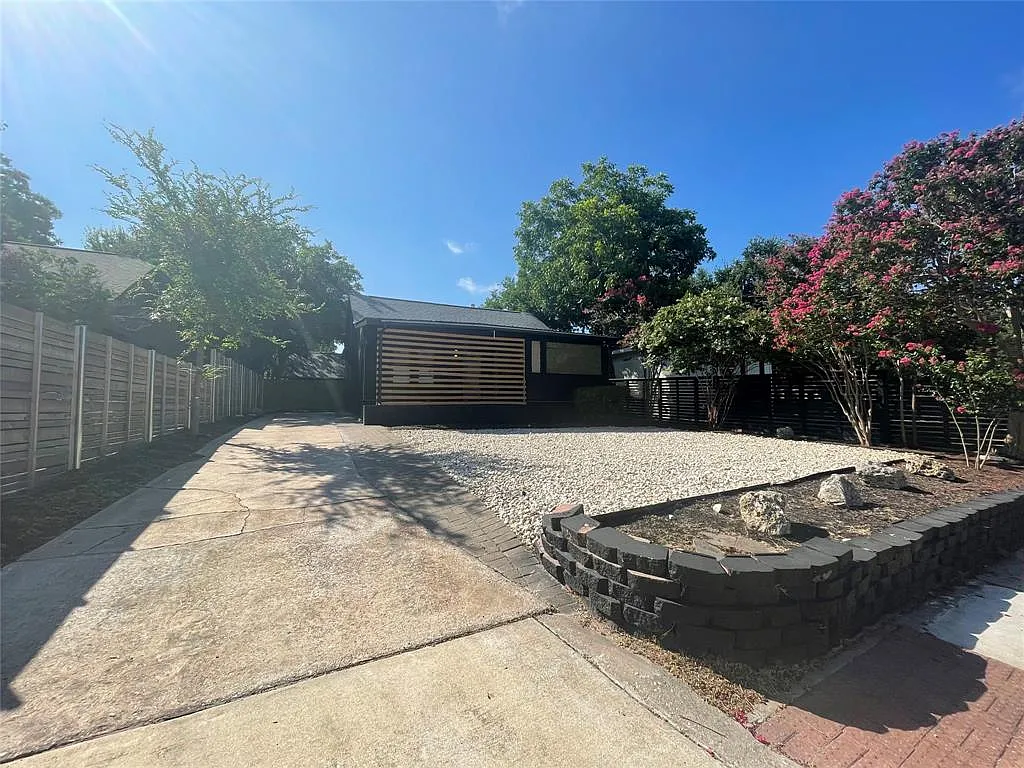 2 bed, 950 sqft, $3,150 — Photo 2