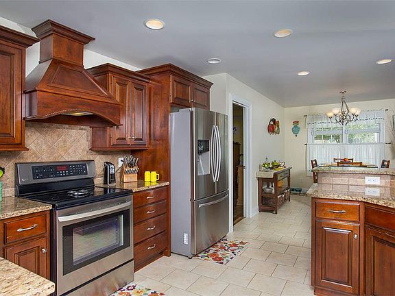 4th image of 629 Aristides Dr