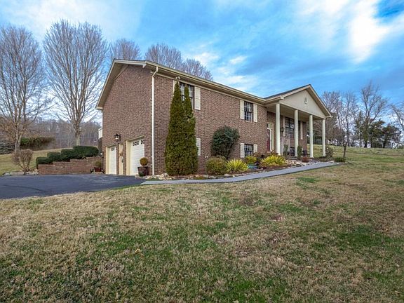 3rd image of 292 Blakley Dr