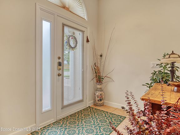 5th image of 800 Sunset Lakes Dr