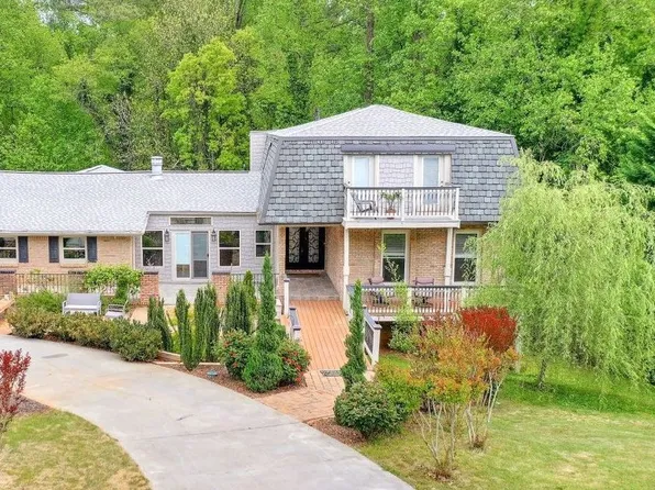 212 Kings Row NE, Marietta, GA 30067