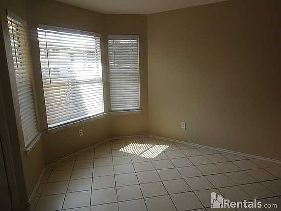 3rd image of 821 Picadilly Dr