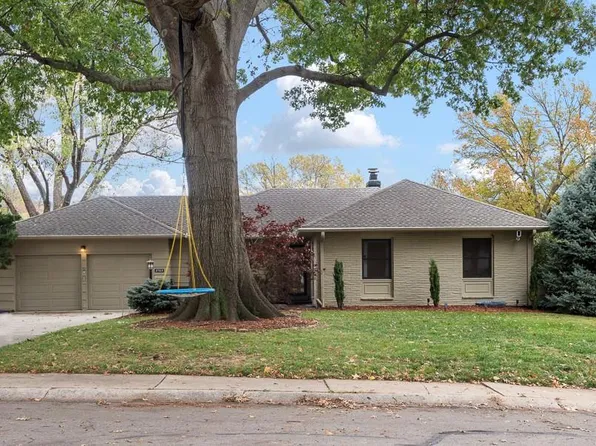 8703 Jarboe St, Kansas City, MO 64114