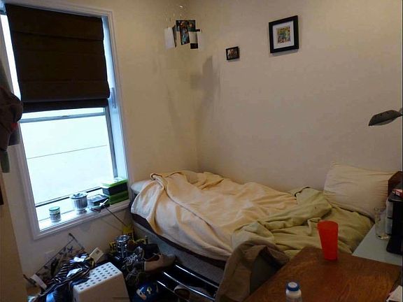 4th image of 208 E 7th St #18A