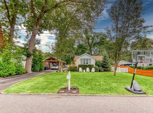 25 Cedar Dr, Miller Place, NY 11764