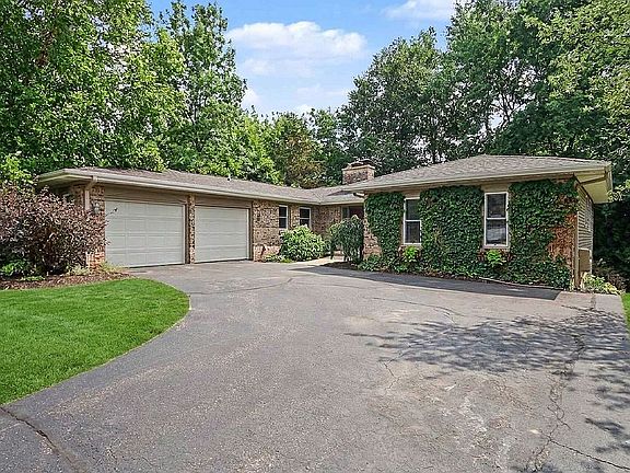 2nd image of 2206 Highlander Dr SE