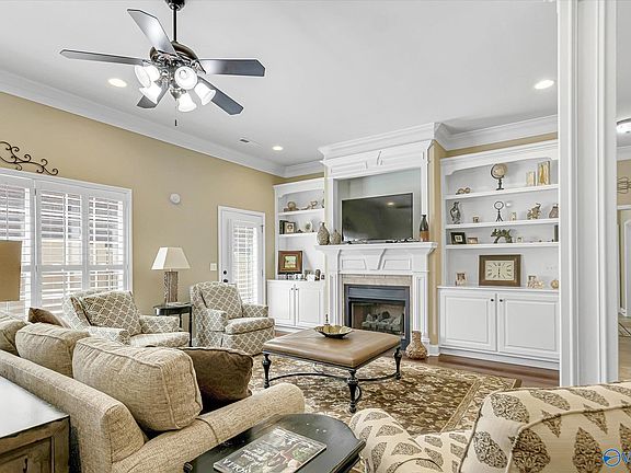 2nd image of 108 Jackson Way