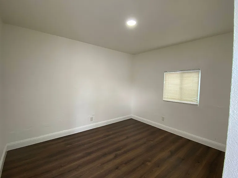 462 Delhi Ave #3 — Photo 9