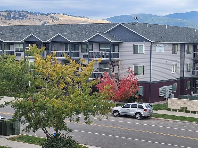 Tollefson Apartments — Photo 20