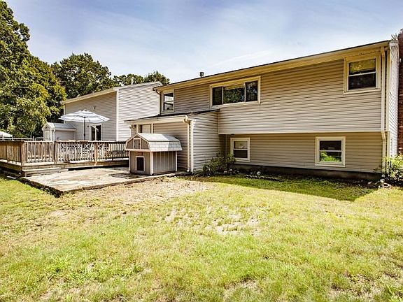 4th image of 60 Crestfield Dr