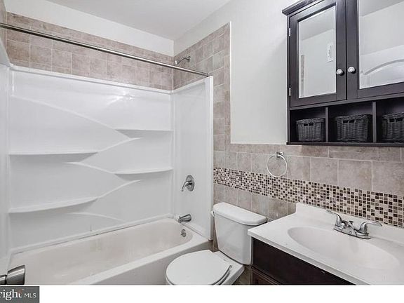 5th image of 4111 Ludlow St #5-8-4