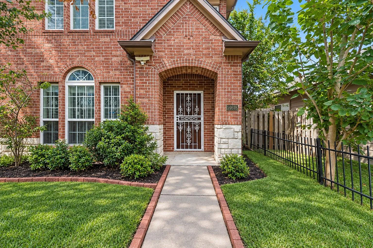 4 bed, 2.5 bath, 2243 sqft, $2,150 — Photo 3