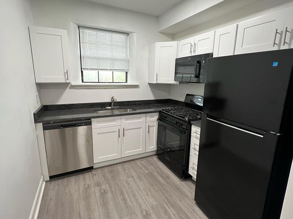 1st image of 920 Commerce St APT 306