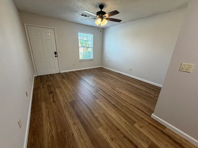 3405 SW Victoria Pl #1 — Photo 4