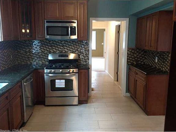 3rd image of 27 Walnut St
