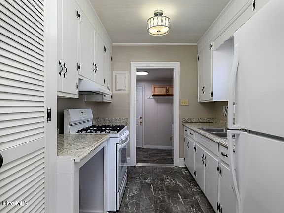 4th image of 2207 Woodland Avenue
