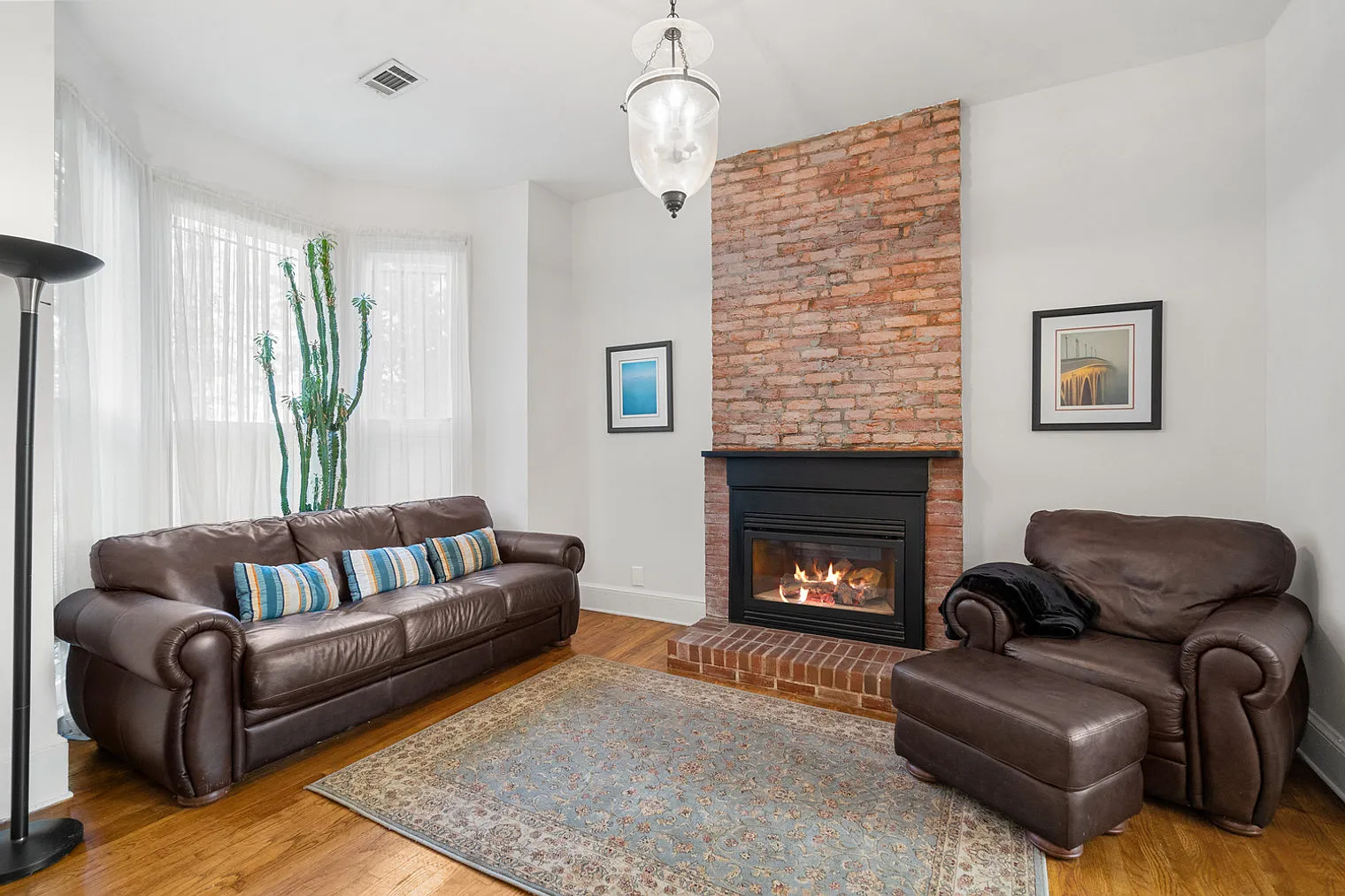 2 bed, 1.0 bath, 20451 sqft, $6,965 — Photo 2