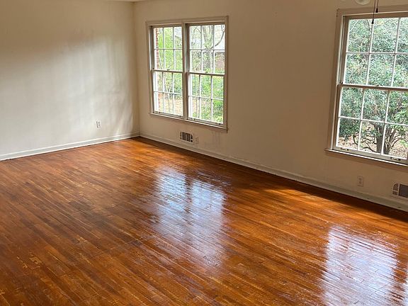 Living room/dining room