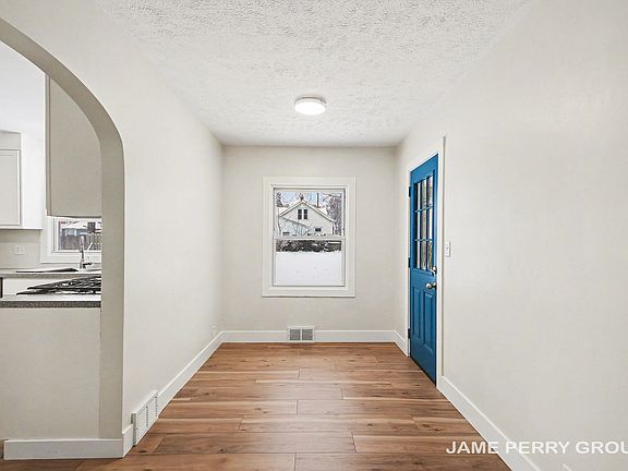 4th image of 1335 Johnston St SE