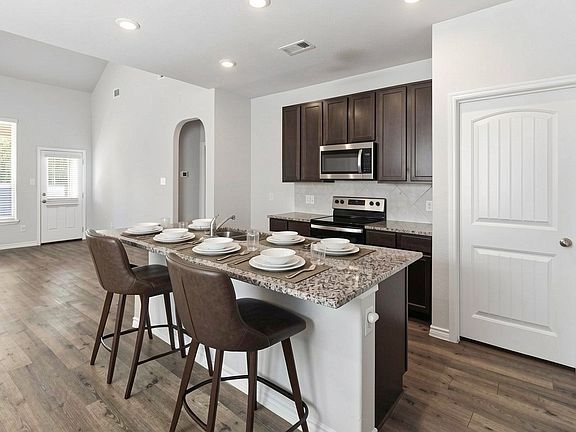 3rd image of 8020 Flora Dr