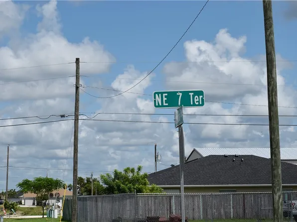 825 NE 7th Ter, Cape Coral, FL 33909