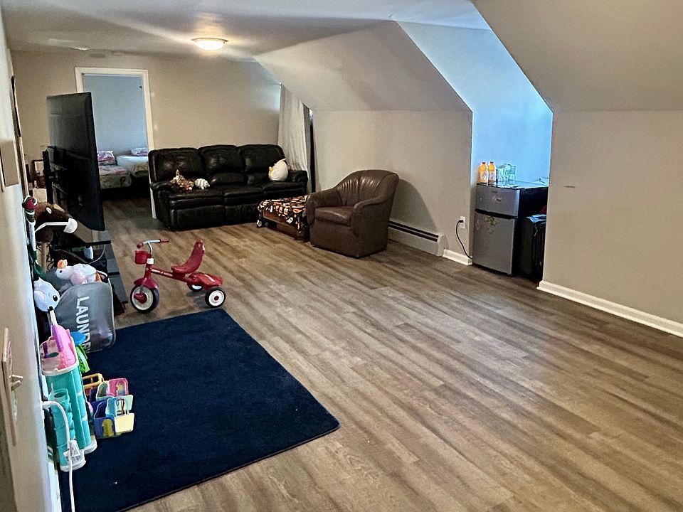 Living Room
Note: The apartment is being rented unfurnished; the furniture shown in the photos are not included.