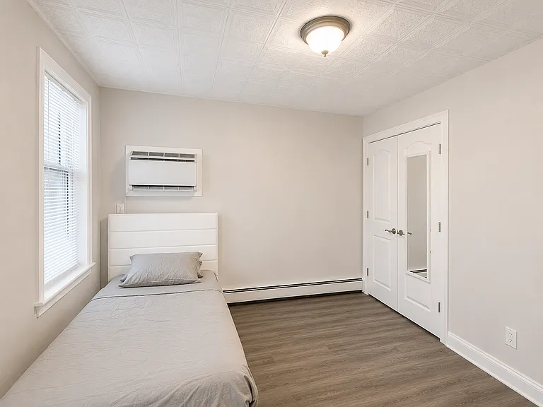 195 Maverick St #1 — Photo 15