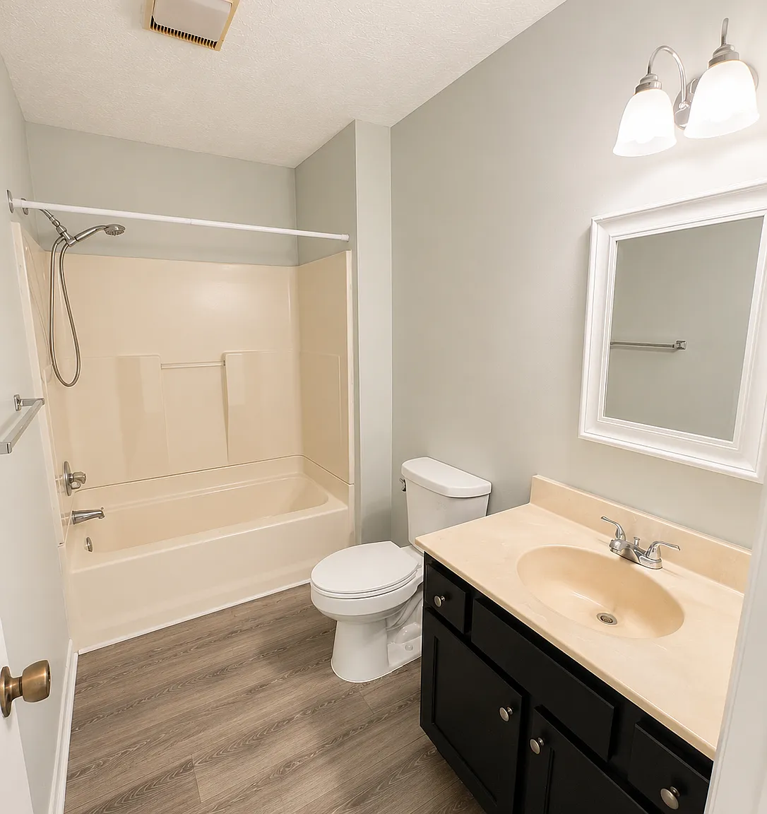 2 bed, $1,050 — Photo 4
