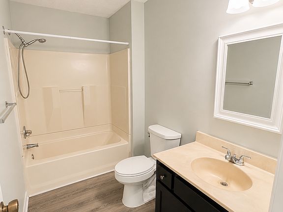 4th image of 116 Gilliam Ln APT 4