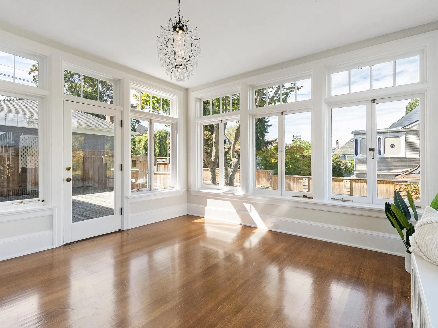 502 N Yakima Ave — Photo 1