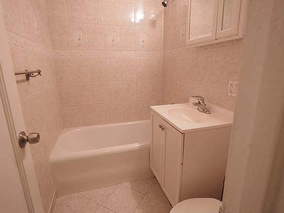 3rd image of 320 E 42nd St APT 211