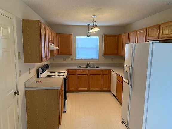 5th image of 2690 Cobblestone Forest Cir W