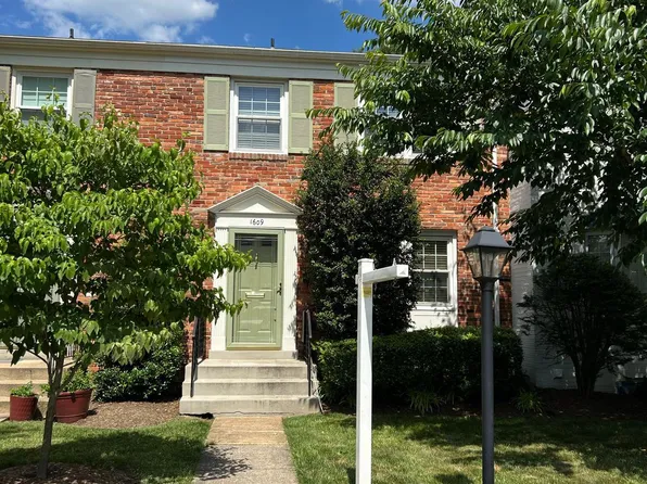 1609 Dunterry Pl, Mc Lean, VA 22101