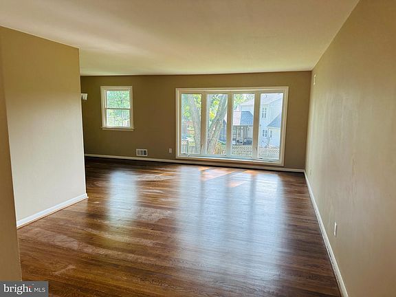 3rd image of 16601 Baederwood Ln