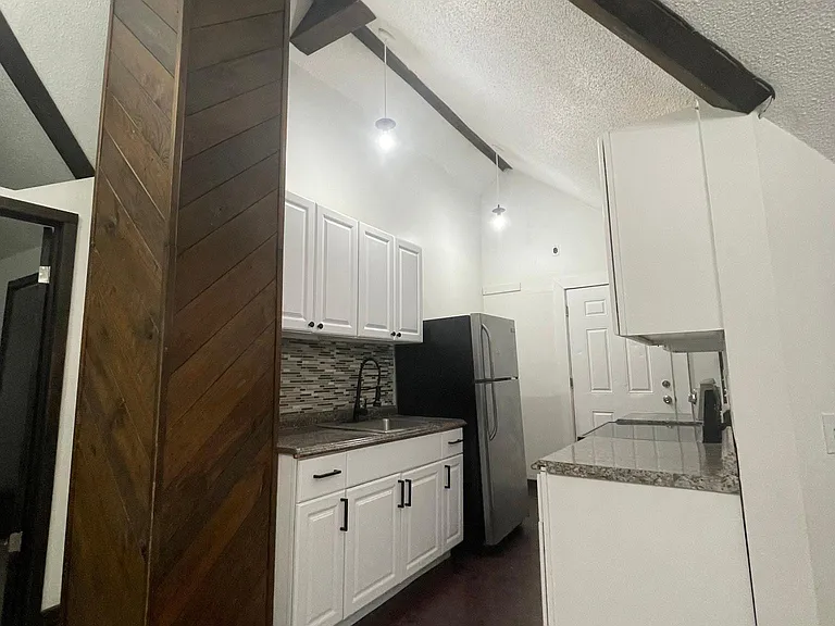354 Lakewood Rd #4 — Photo 1