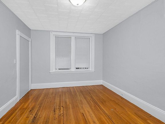 3rd image of 884 Huntington Ave