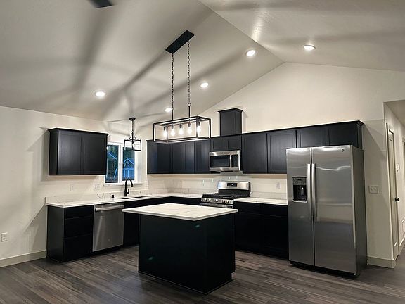 4th image of 725 W Briar Dr #2